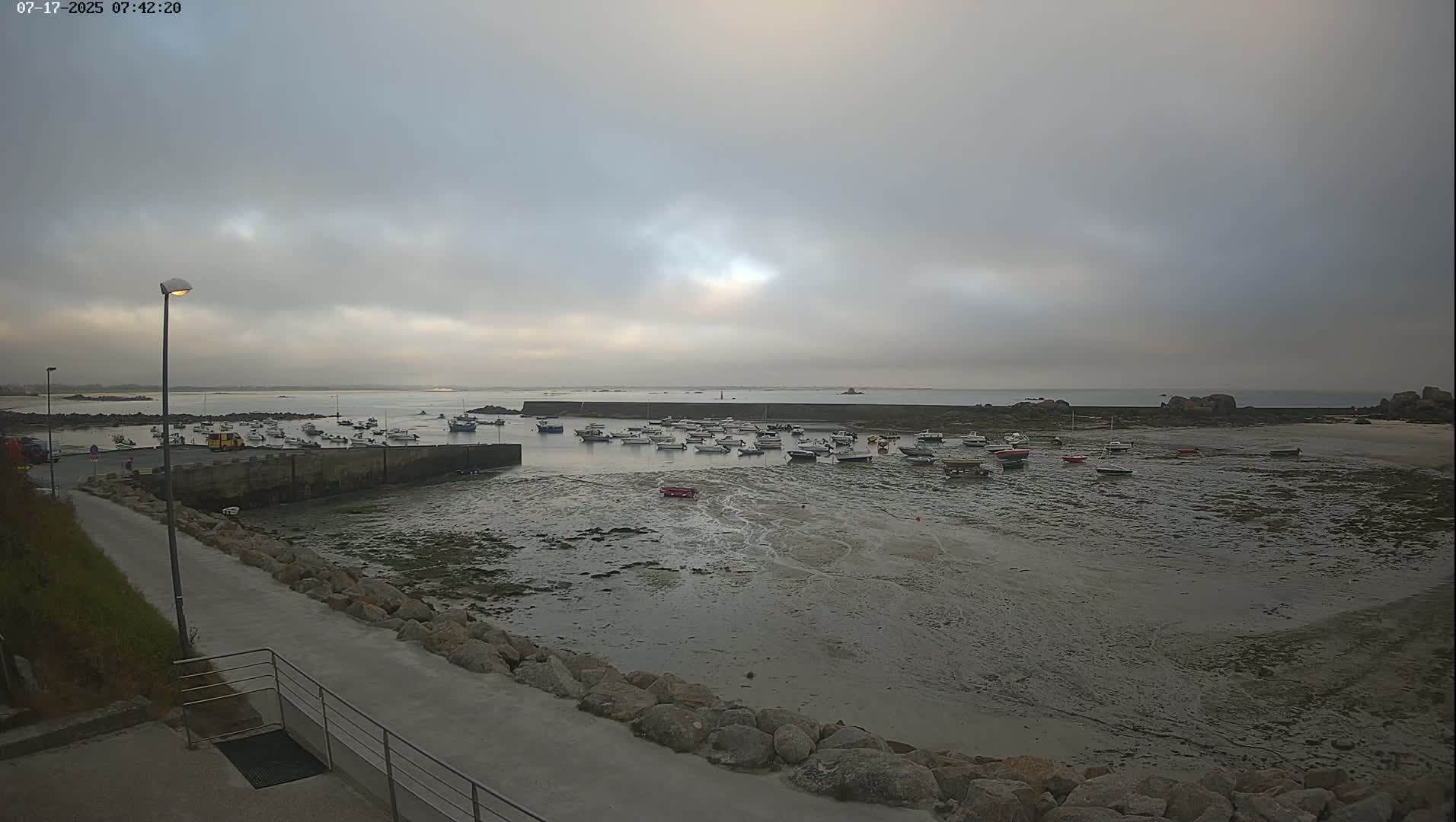 Plouescat, Porsguen Coast Live Cam - Brest, Finistre, Bretagne, France