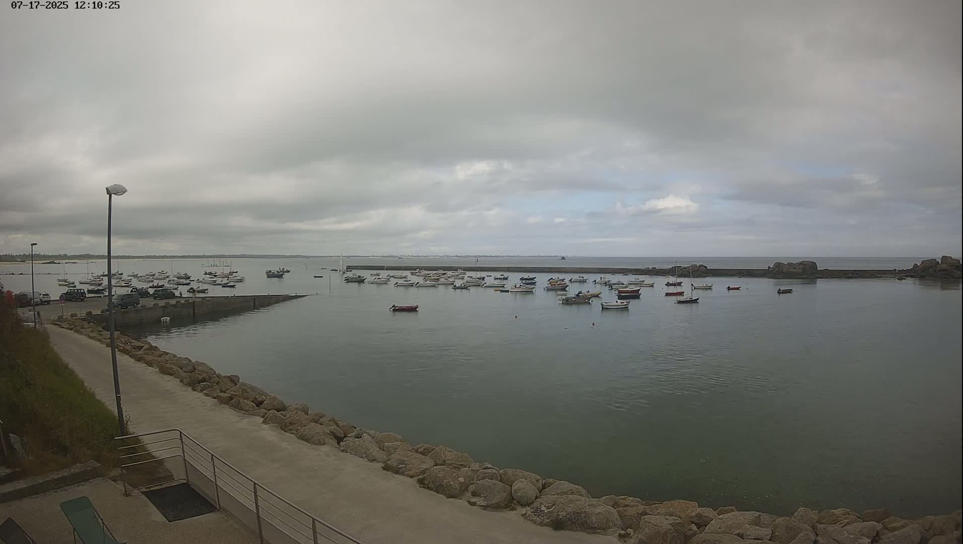 Plouescat, Porsguen Coast Live Cam - Brest, Finistre, Bretagne, France