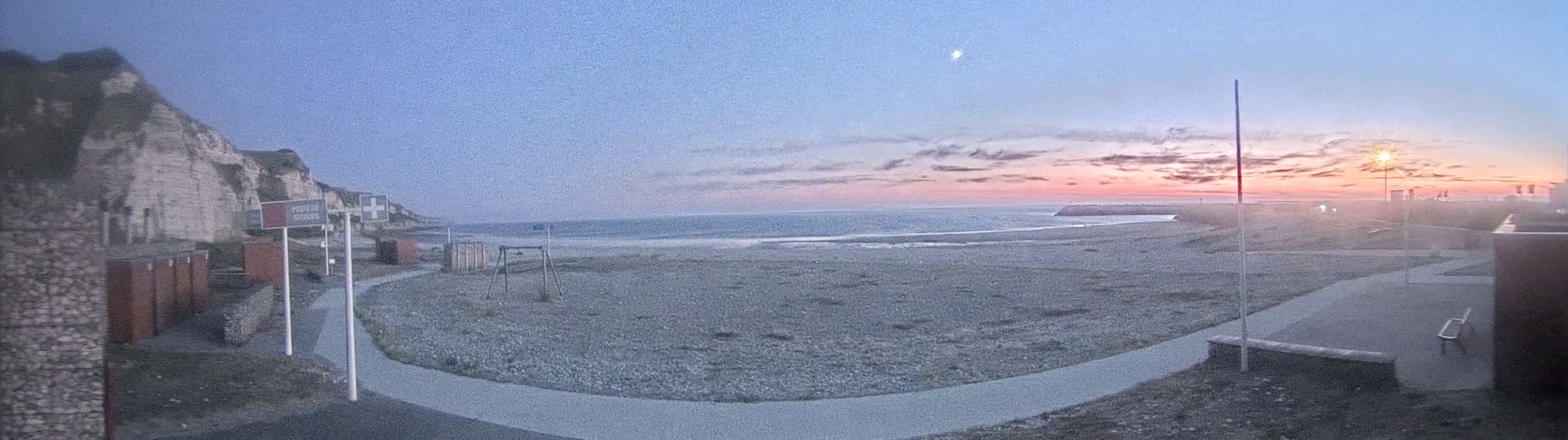Plage de Saint-Jouin-Bruneval Beach Live Cam - Le Havre, Seine-Maritime, Normandie, France