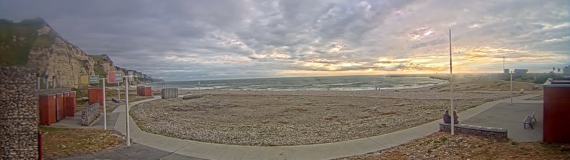 Plage de Saint-Jouin-Bruneval Beach Live Cam - Le Havre, Seine-Maritime, Normandie, France