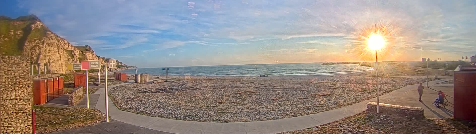 Plage de Saint-Jouin-Bruneval Beach Live Cam - Le Havre, Seine-Maritime, Normandie, France