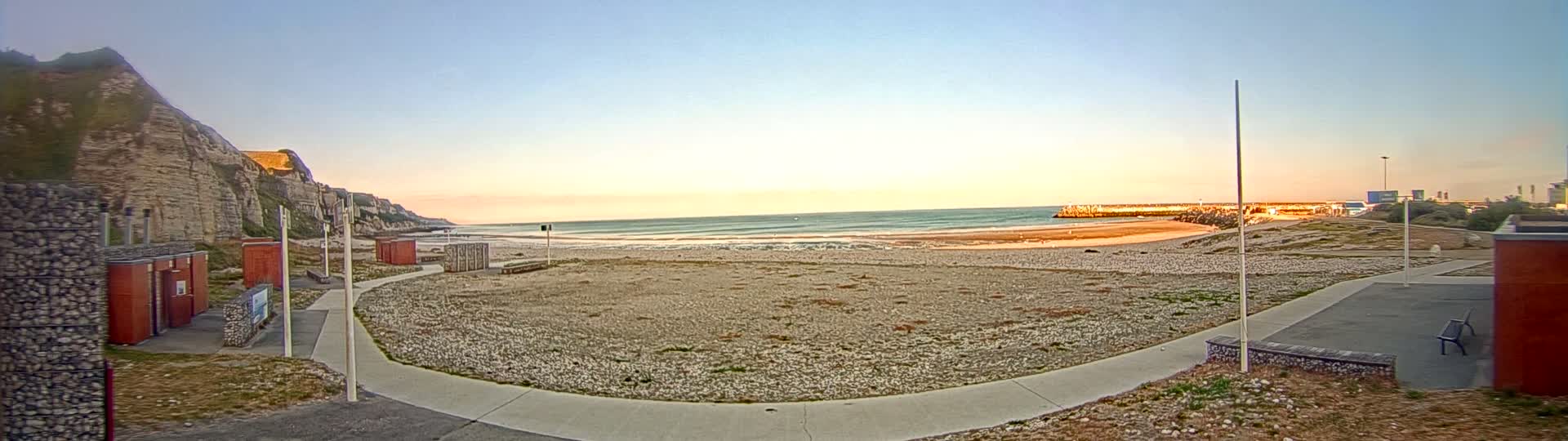 Plage de Saint-Jouin-Bruneval Beach Live Cam - Le Havre, Seine-Maritime, Normandie, France