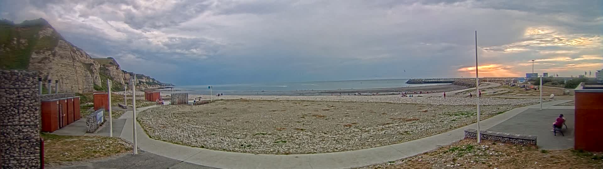 Plage de Saint-Jouin-Bruneval Beach Live Cam - Le Havre, Seine-Maritime, Normandie, France