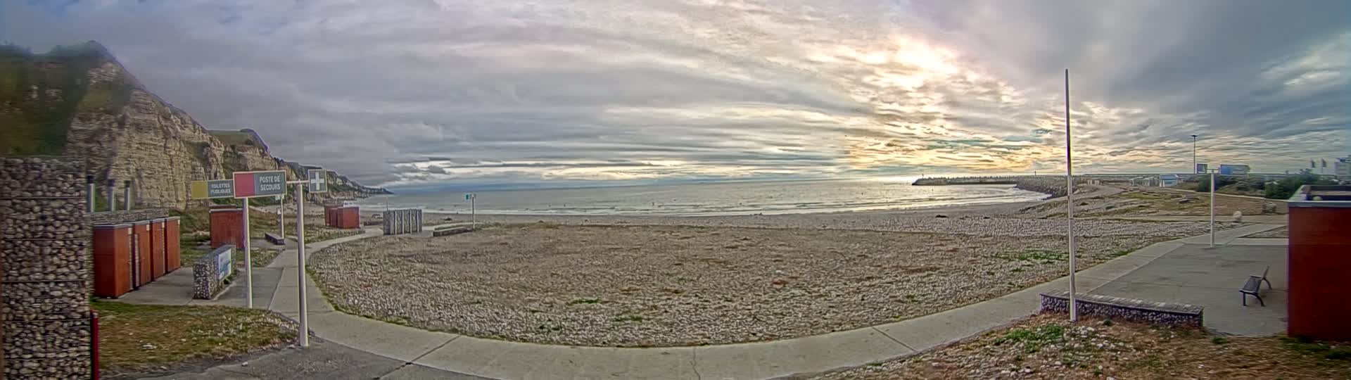 Plage de Saint-Jouin-Bruneval Beach Live Cam - Le Havre, Seine-Maritime, Normandie, France