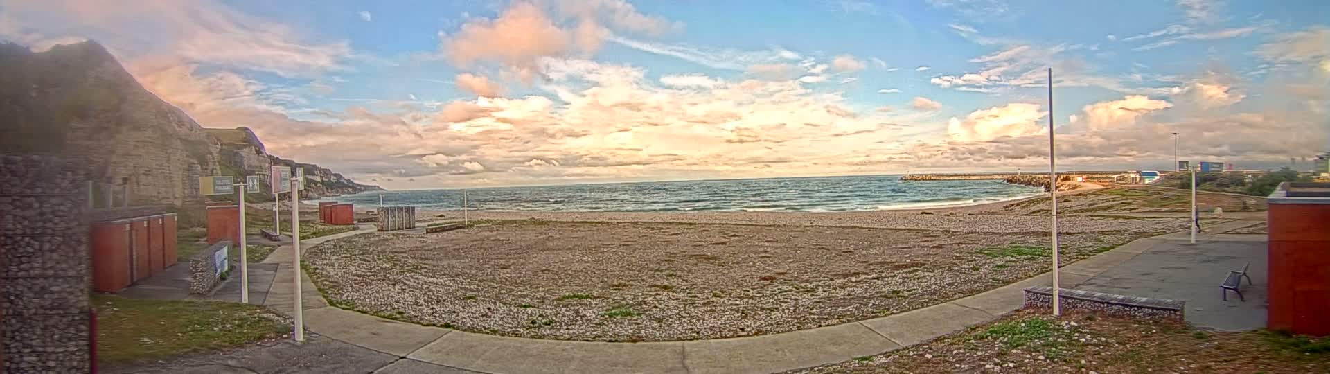 Plage de Saint-Jouin-Bruneval Beach Live Cam - Le Havre, Seine-Maritime, Normandie, France
