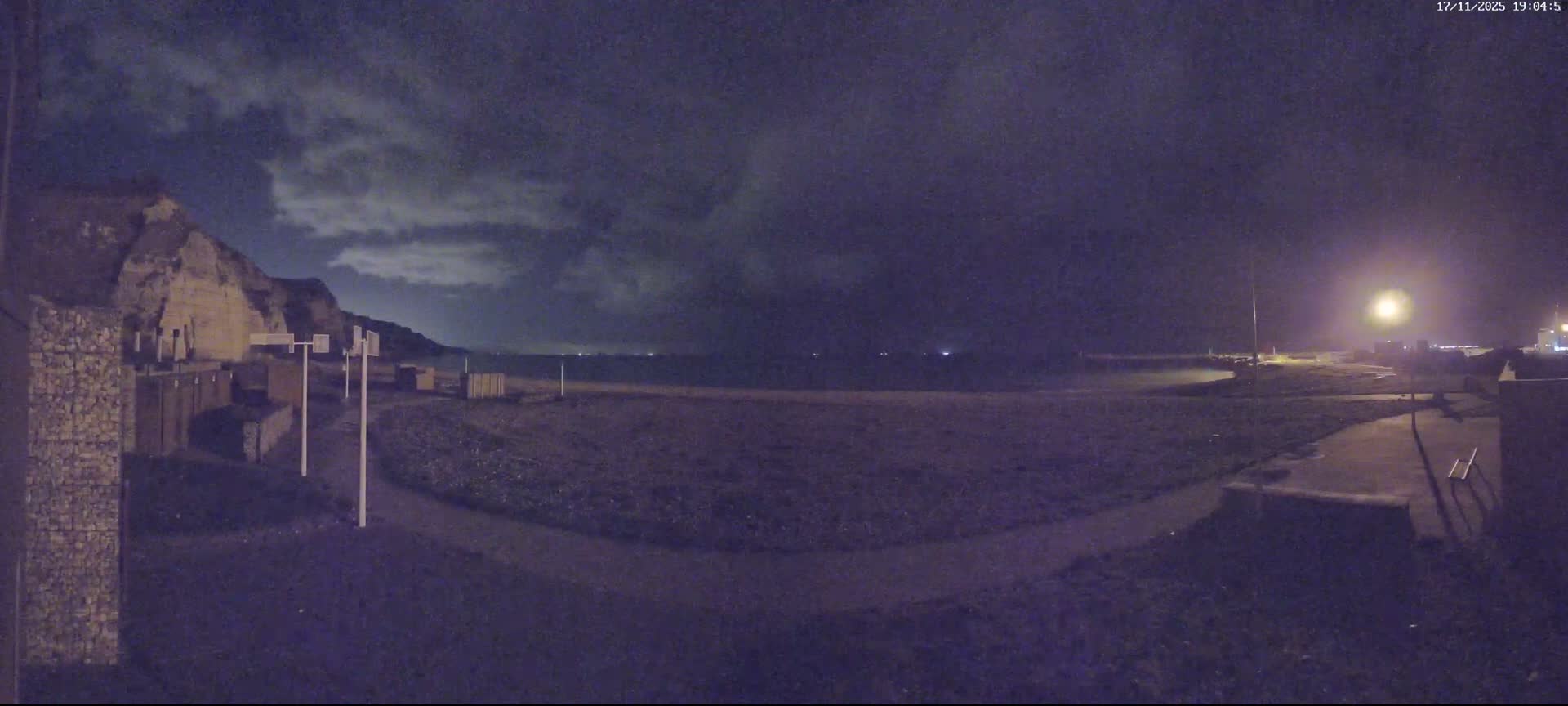 Plage de Saint-Jouin-Bruneval Beach Live Cam - Le Havre, Seine-Maritime, Normandie, France