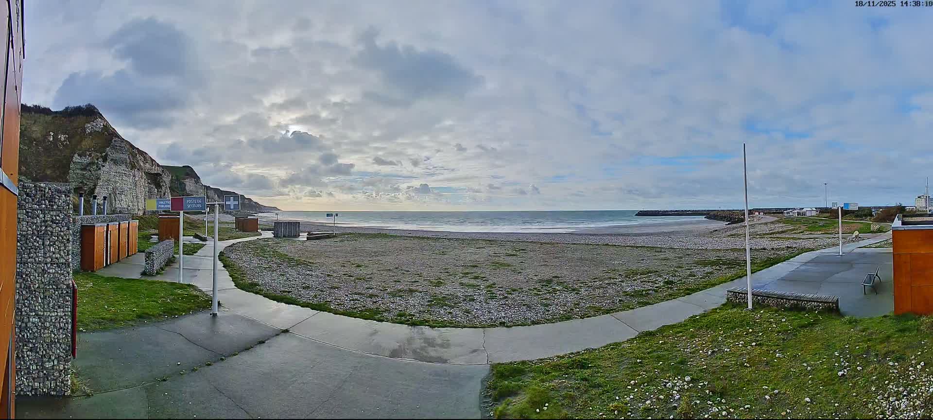 Plage de Saint-Jouin-Bruneval Beach Live Cam - Le Havre, Seine-Maritime, Normandie, France