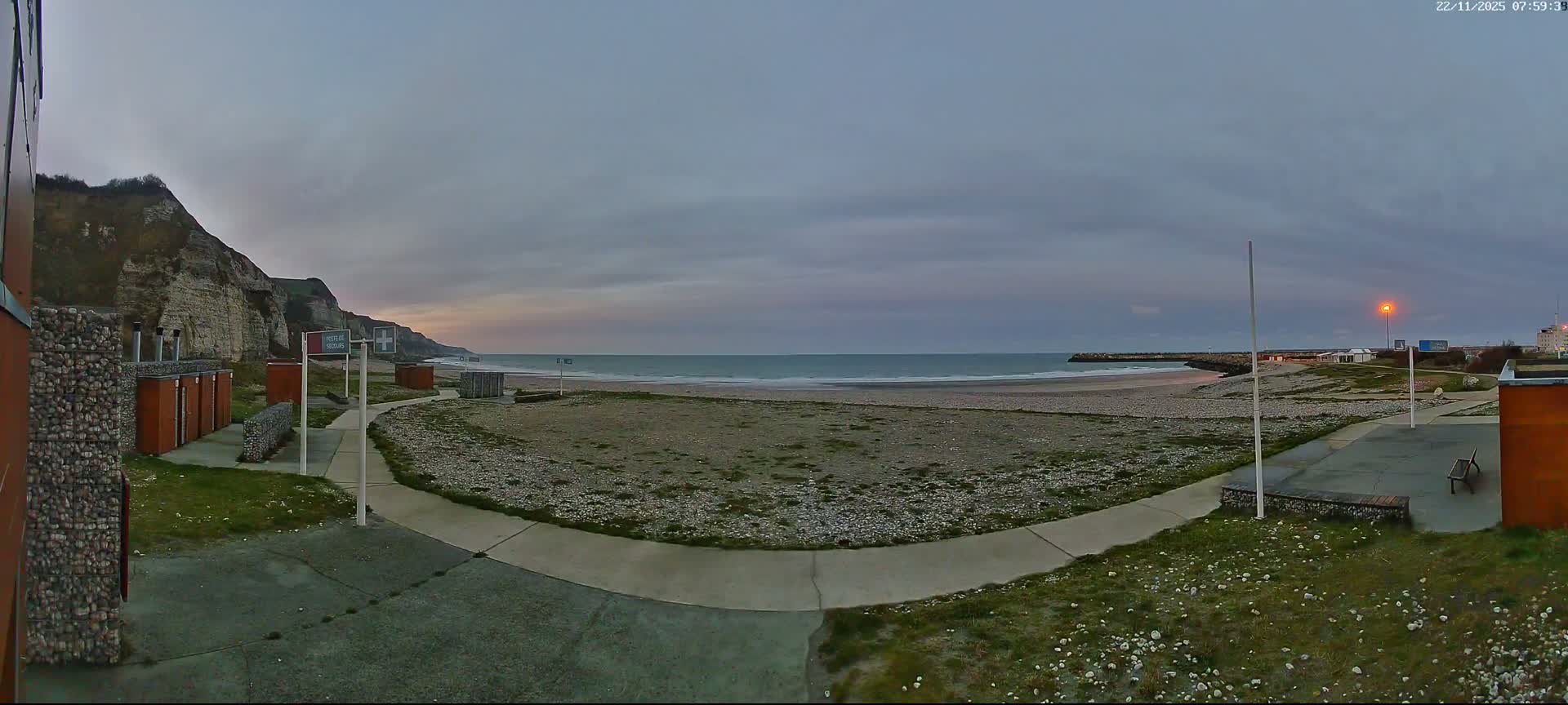 Plage de Saint-Jouin-Bruneval Beach Live Cam - Le Havre, Seine-Maritime, Normandie, France