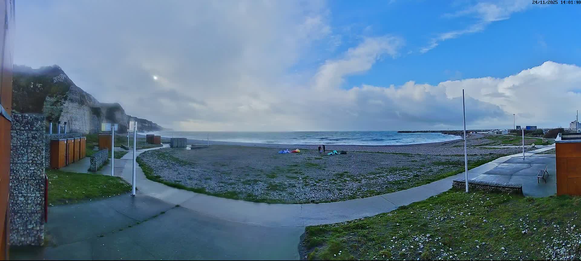 Plage de Saint-Jouin-Bruneval Beach Live Cam - Le Havre, Seine-Maritime, Normandie, France