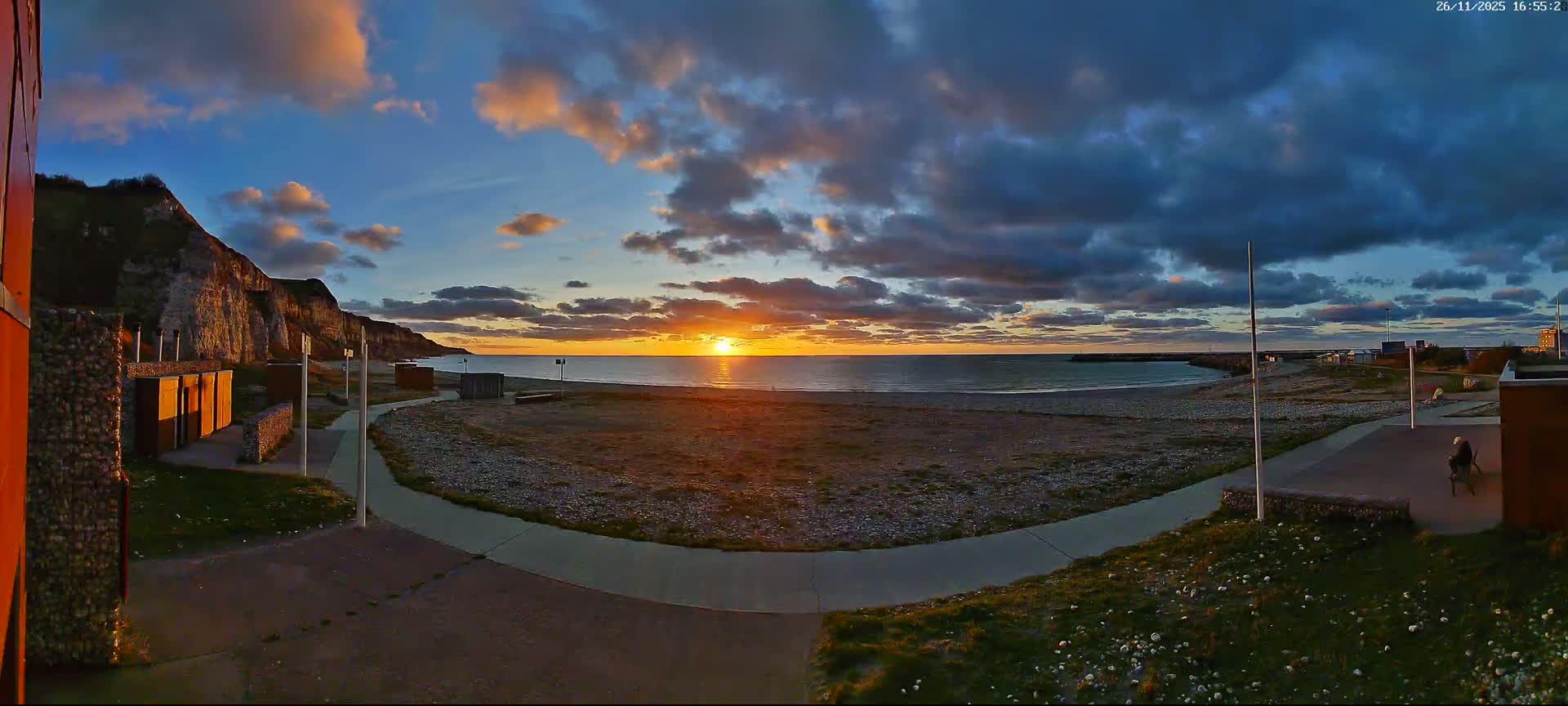 Plage de Saint-Jouin-Bruneval Beach Live Cam - Le Havre, Seine-Maritime, Normandie, France