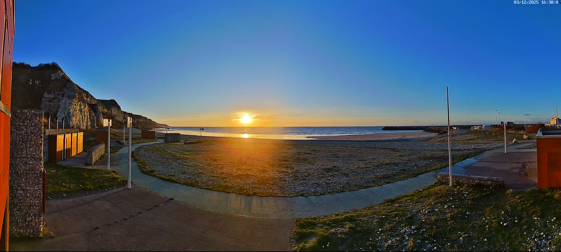 Plage de Saint-Jouin-Bruneval Beach Live Cam - Le Havre, Seine-Maritime, Normandie, France