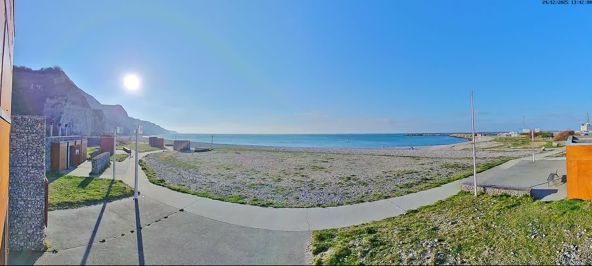 Plage de Saint-Jouin-Bruneval Beach Live Cam - Le Havre, Seine-Maritime, Normandie, France