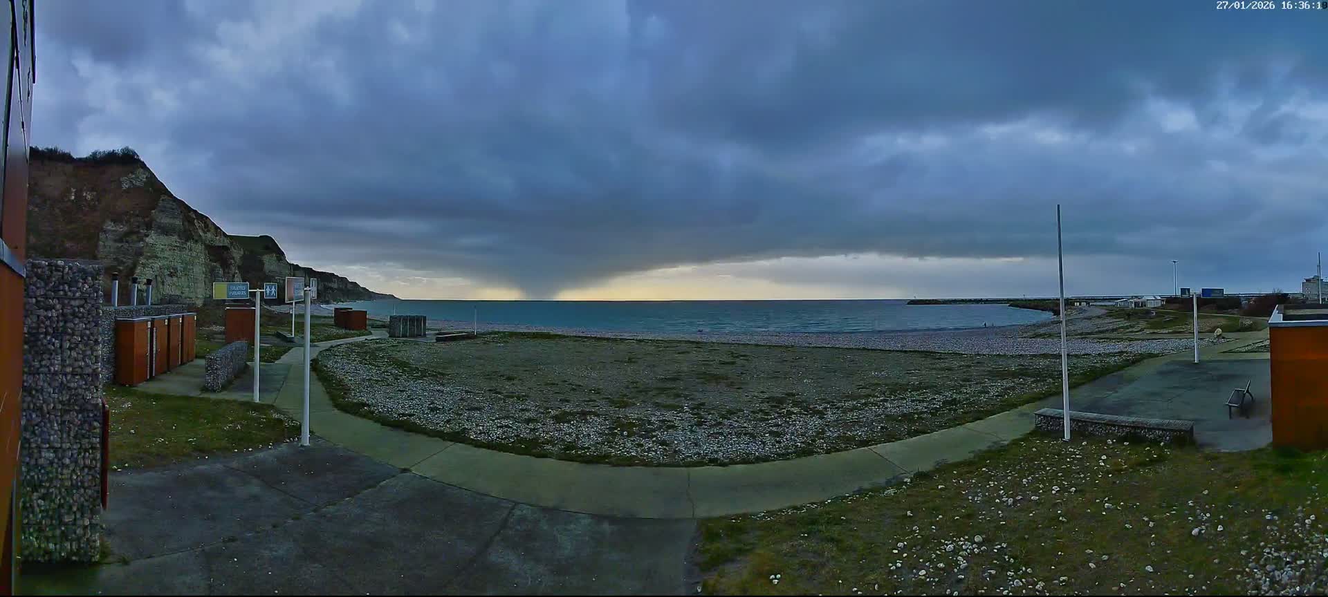 Plage de Saint-Jouin-Bruneval Beach Live Cam - Le Havre, Seine-Maritime, Normandie, France