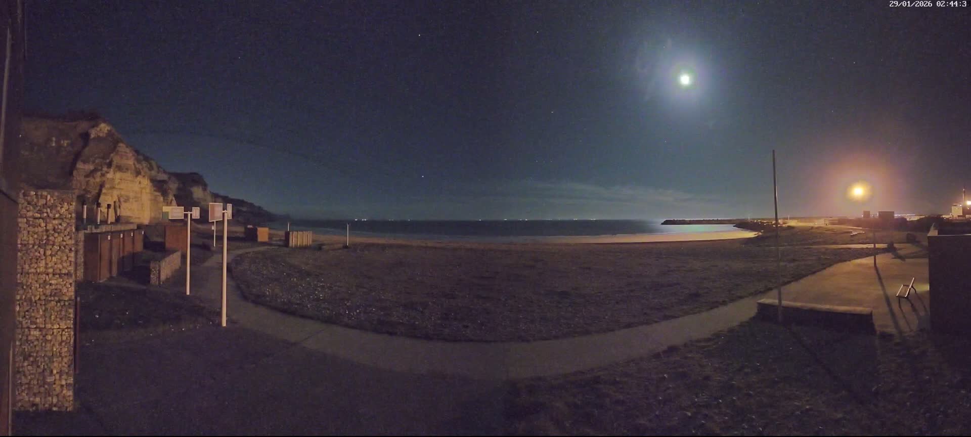Plage de Saint-Jouin-Bruneval Beach Live Cam - Le Havre, Seine-Maritime, Normandie, France