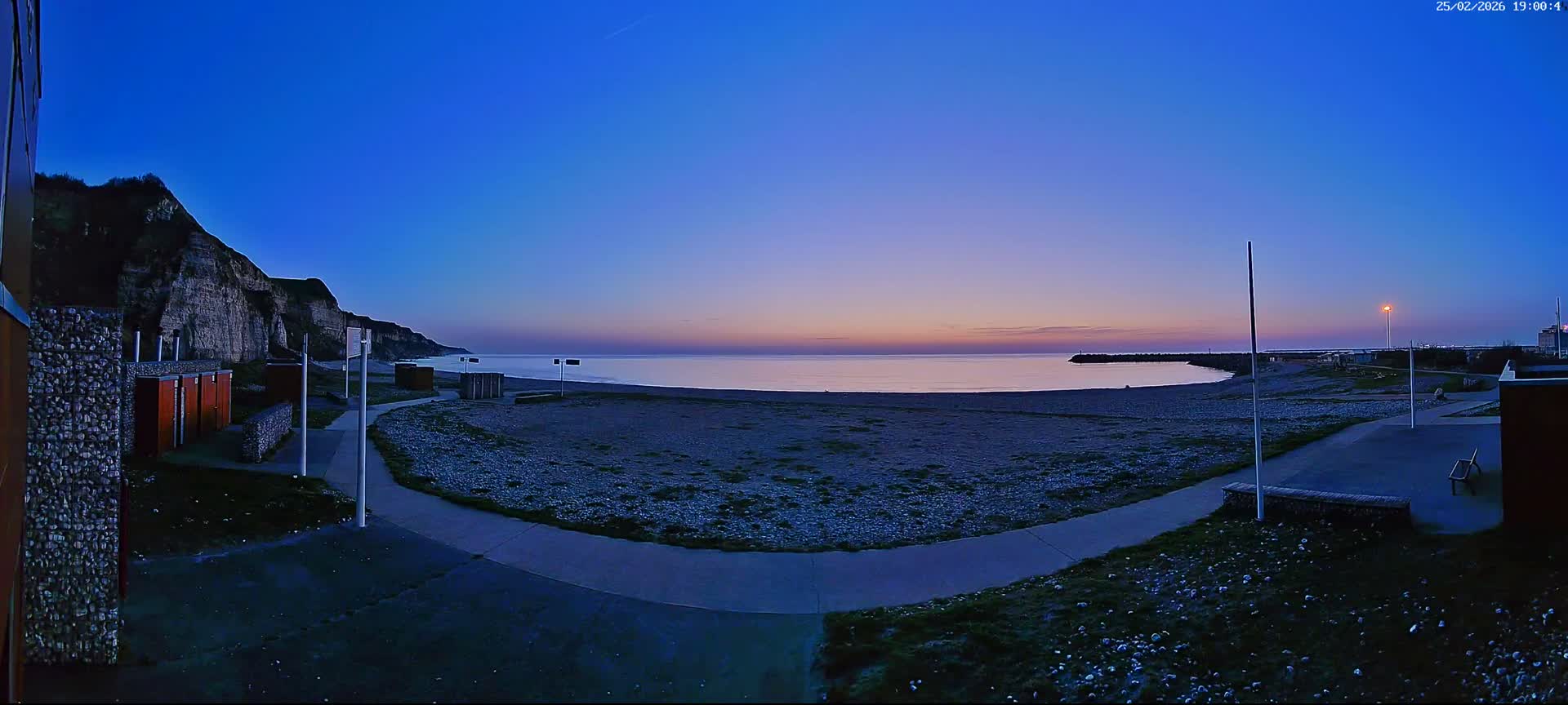 Plage de Saint-Jouin-Bruneval Beach Live Cam - Le Havre, Seine-Maritime, Normandie, France