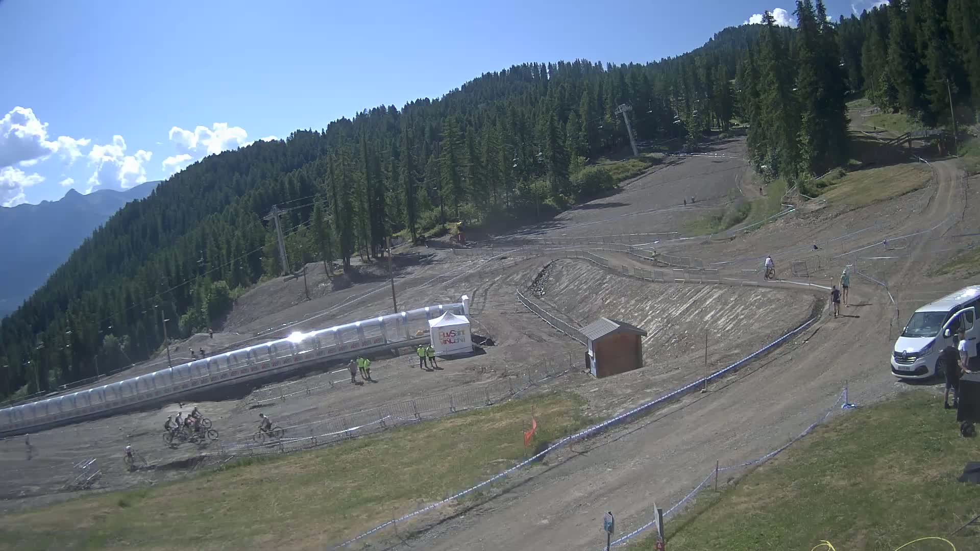Puy-Saint-Vincent 1600 Ski Slopes Live Cam - Briancon, Hautes-Alpes, Provence-Alpes-Cote d’Azur, France