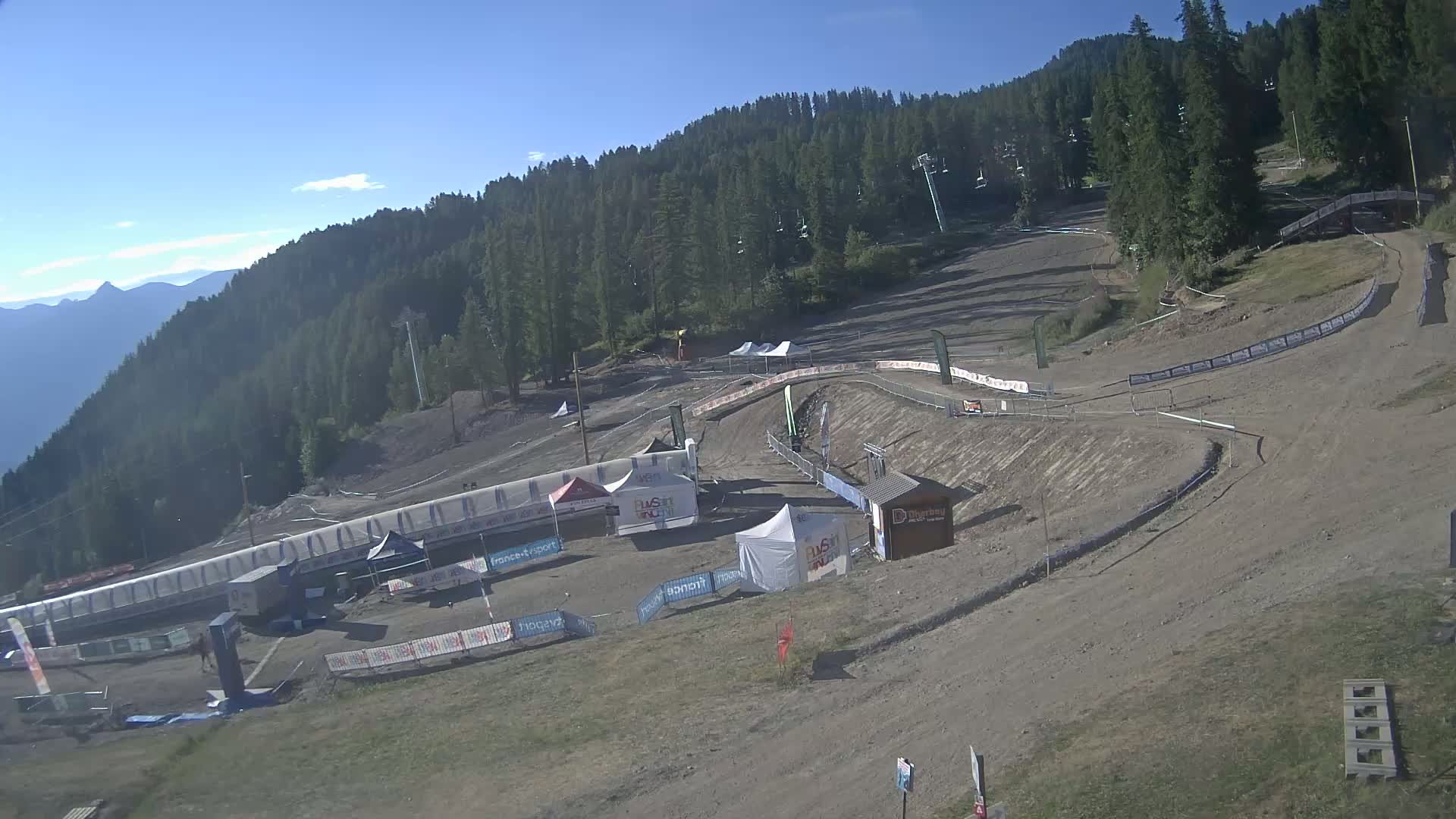 Puy-Saint-Vincent 1600 Ski Slopes Live Cam - Briancon, Hautes-Alpes, Provence-Alpes-Cote d’Azur, France