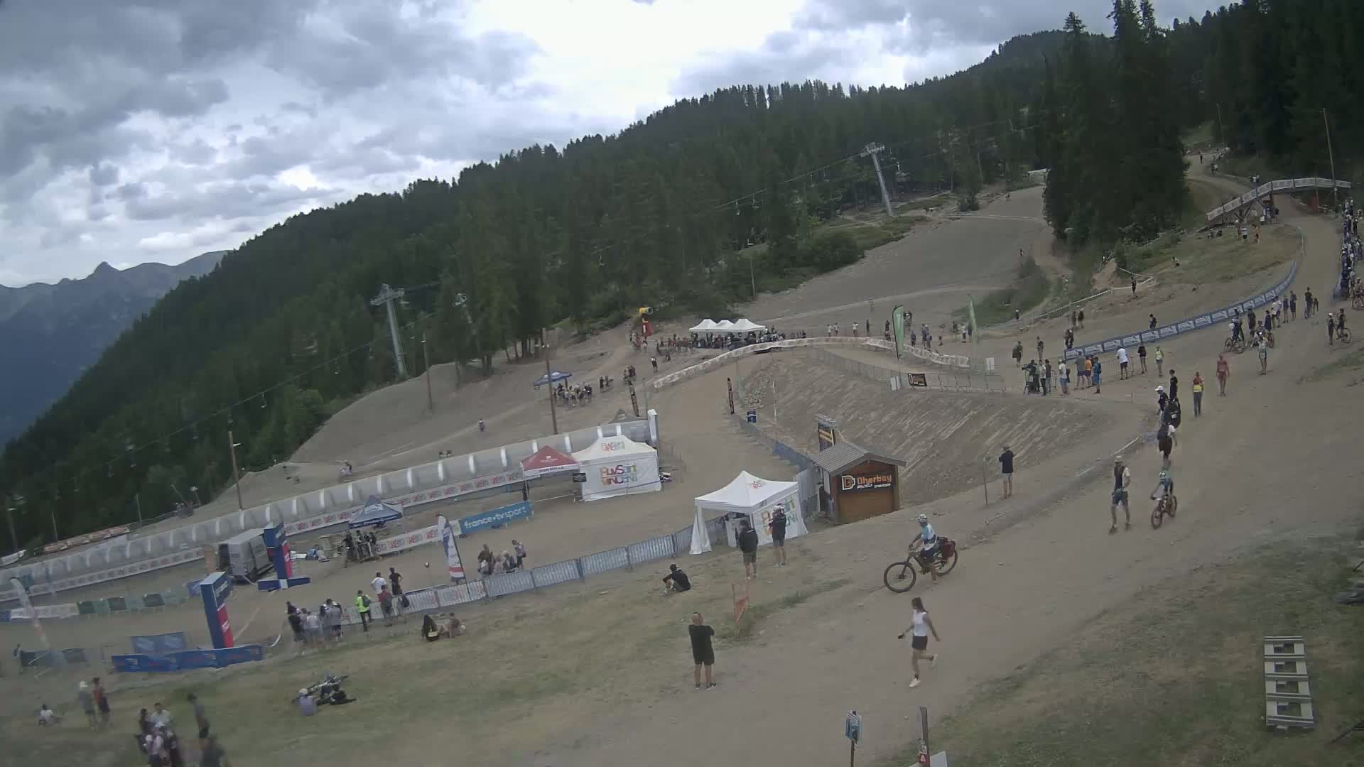 Puy-Saint-Vincent 1600 Ski Slopes Live Cam - Briancon, Hautes-Alpes, Provence-Alpes-Cote d’Azur, France