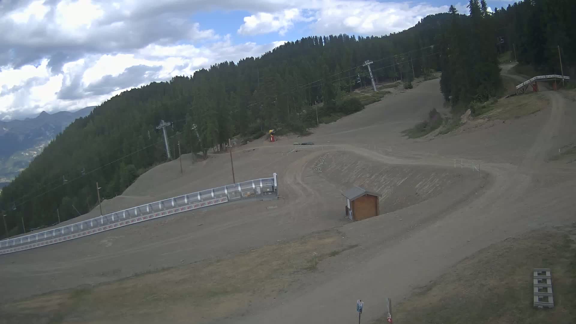 Puy-Saint-Vincent 1600 Ski Slopes Live Cam - Briancon, Hautes-Alpes, Provence-Alpes-Cote d’Azur, France