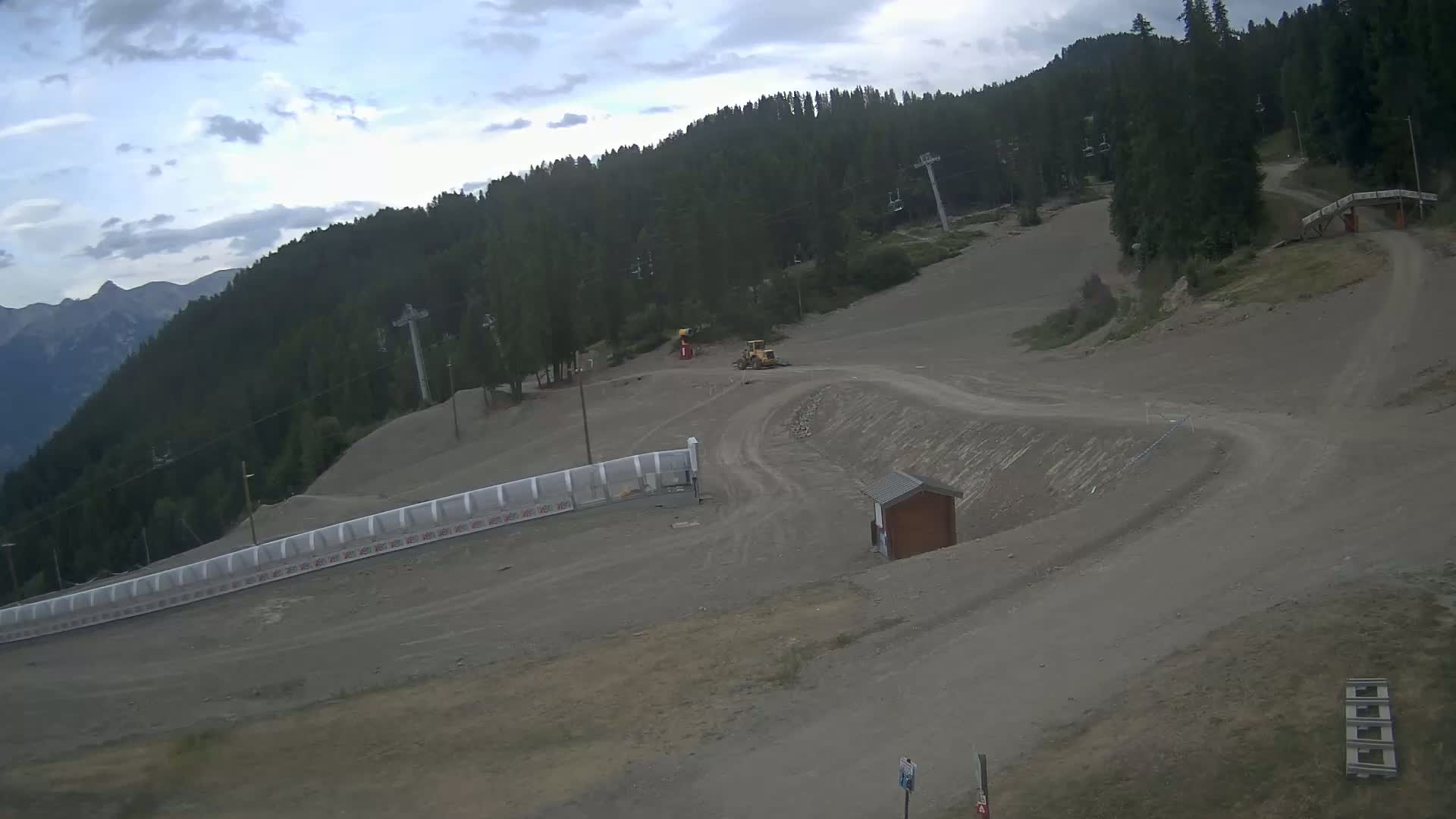 Puy-Saint-Vincent 1600 Ski Slopes Live Cam - Briancon, Hautes-Alpes, Provence-Alpes-Cote d’Azur, France