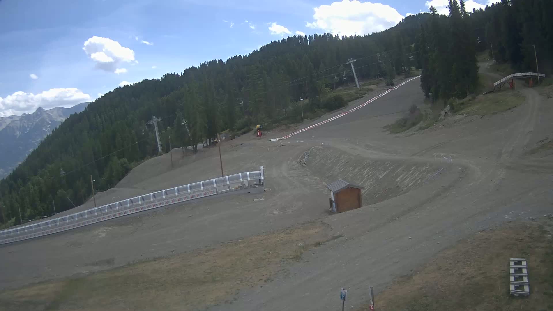 Puy-Saint-Vincent 1600 Ski Slopes Live Cam - Briancon, Hautes-Alpes, Provence-Alpes-Cote d’Azur, France