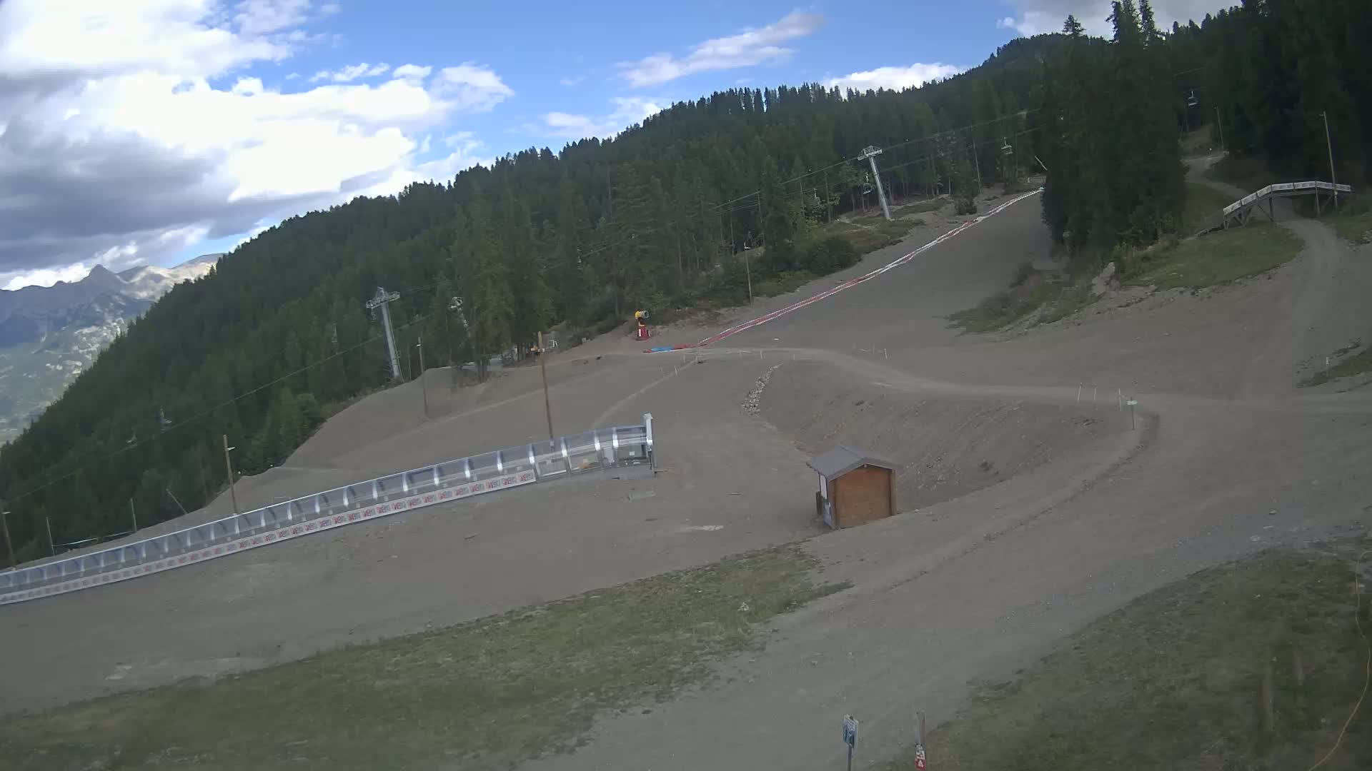 Puy-Saint-Vincent 1600 Ski Slopes Live Cam - Briancon, Hautes-Alpes, Provence-Alpes-Cote d’Azur, France