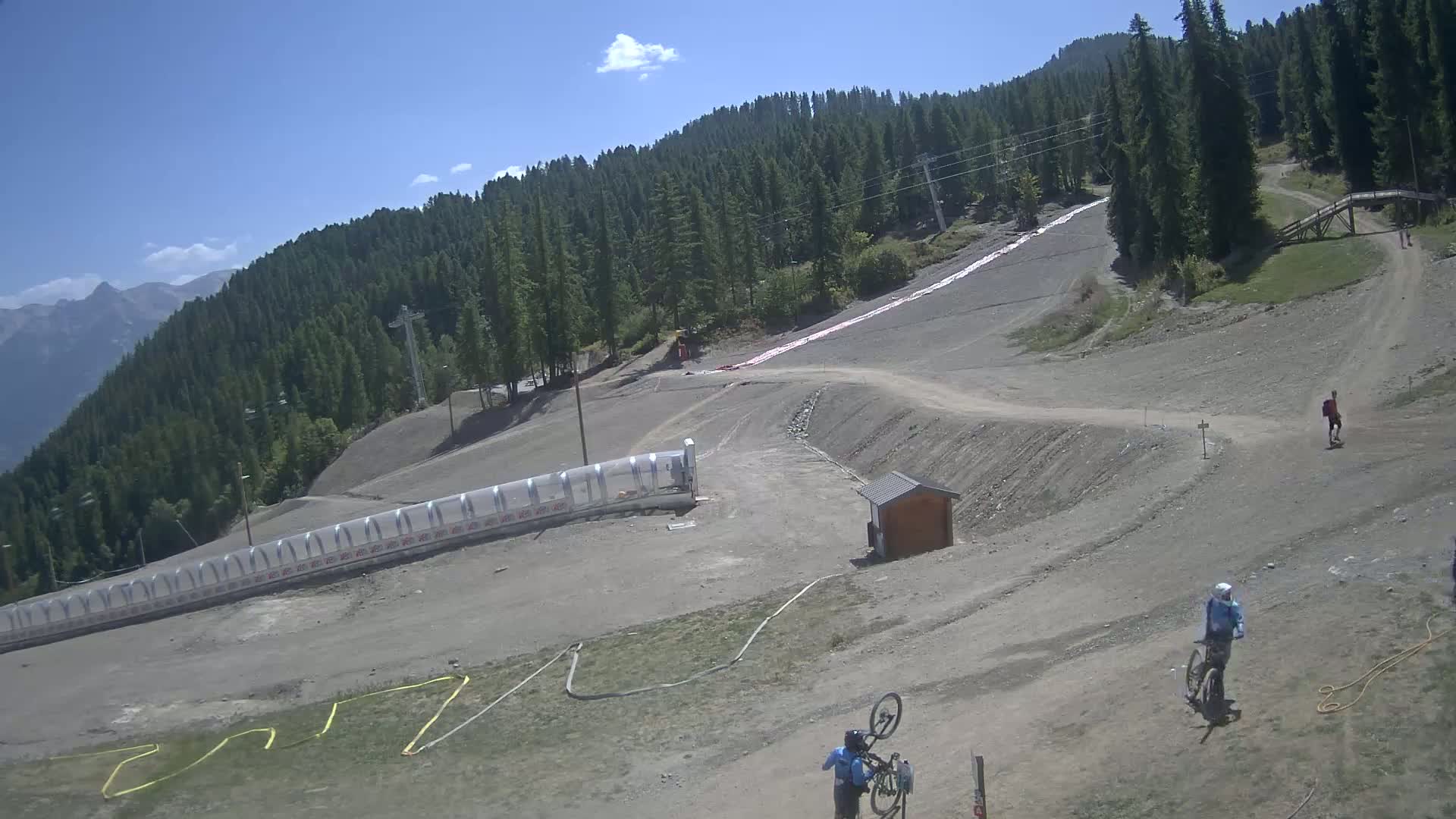 Puy-Saint-Vincent 1600 Ski Slopes Live Cam - Briancon, Hautes-Alpes, Provence-Alpes-Cote d’Azur, France