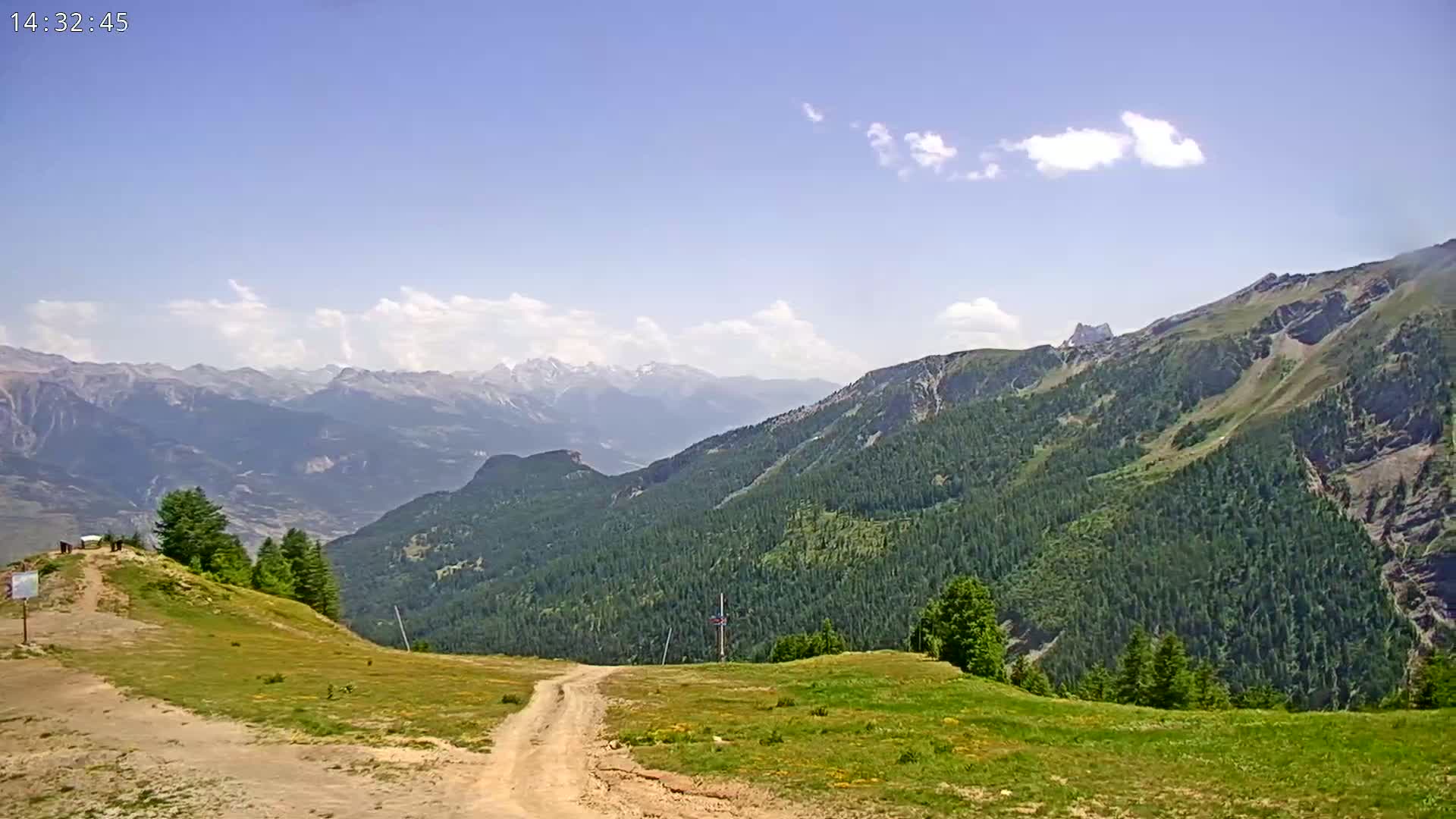 Puy-Saint-Vincent 2400 Ski Slopes & Alps Panoramic Live Cam - Briancon, Hautes-Alpes, Provence-Alpes-Cote d’Azur, France