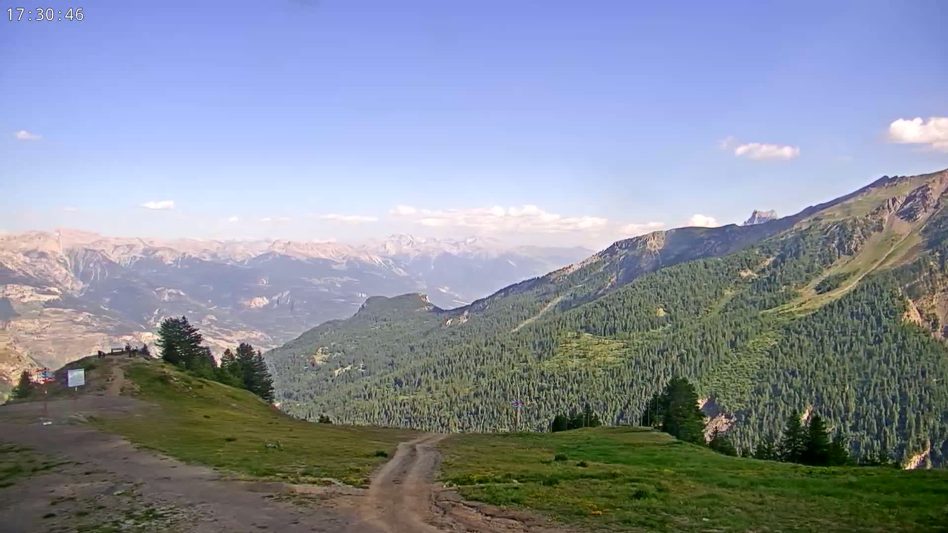 Puy-Saint-Vincent 2400 Ski Slopes & Alps Panoramic Live Cam - Briancon, Hautes-Alpes, Provence-Alpes-Cote d’Azur, France