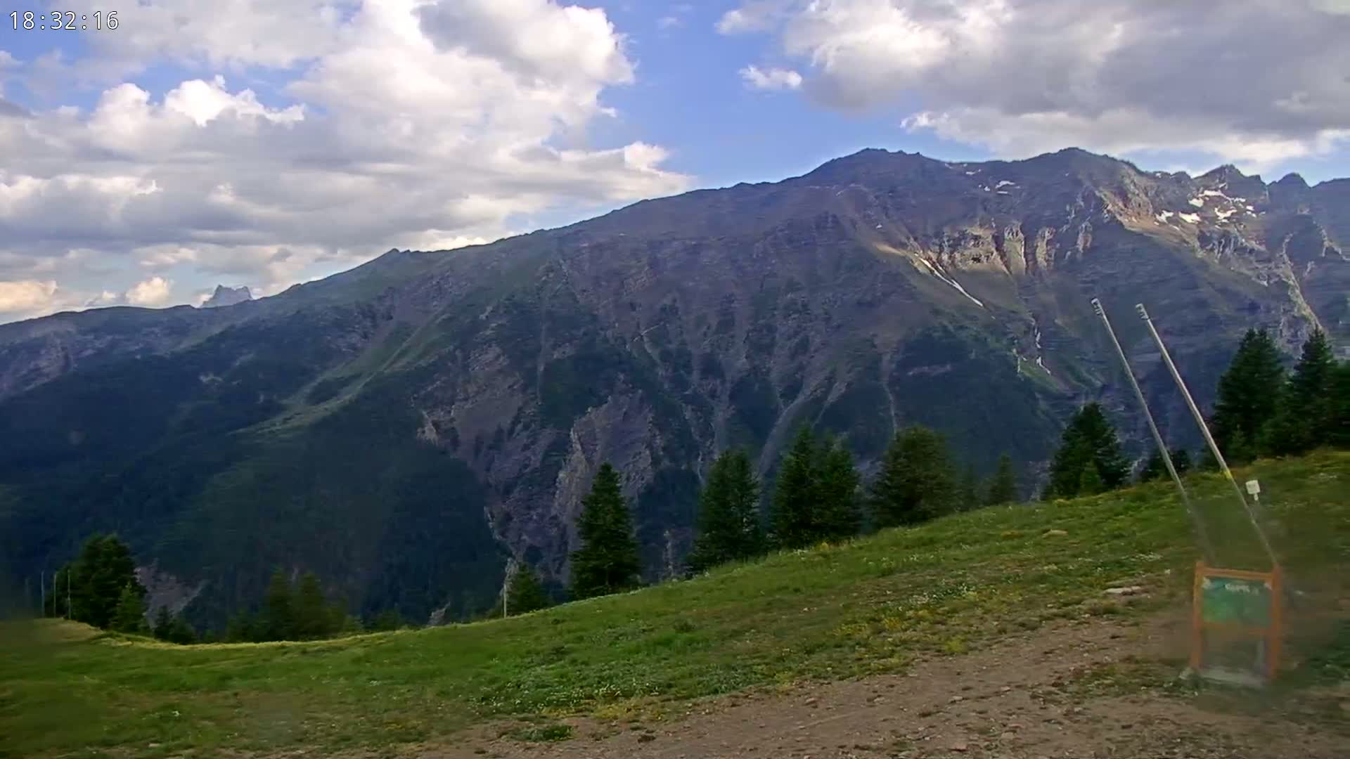 Puy-Saint-Vincent 2400 Ski Slopes & Alps Panoramic Live Cam - Briancon, Hautes-Alpes, Provence-Alpes-Cote d’Azur, France