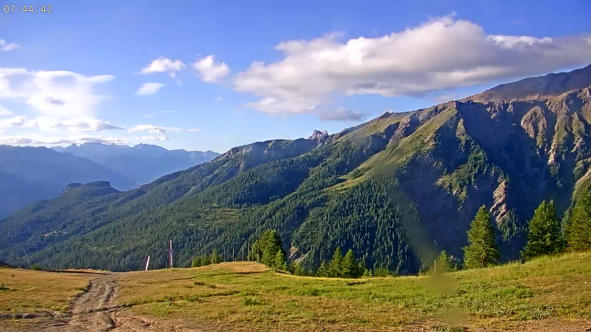 Puy-Saint-Vincent 2400 Ski Slopes & Alps Panoramic Live Cam - Briancon, Hautes-Alpes, Provence-Alpes-Cote d’Azur, France