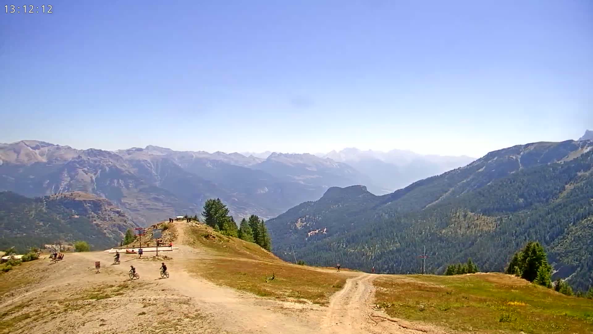 Puy-Saint-Vincent 2400 Ski Slopes & Alps Panoramic Live Cam - Briancon, Hautes-Alpes, Provence-Alpes-Cote d’Azur, France