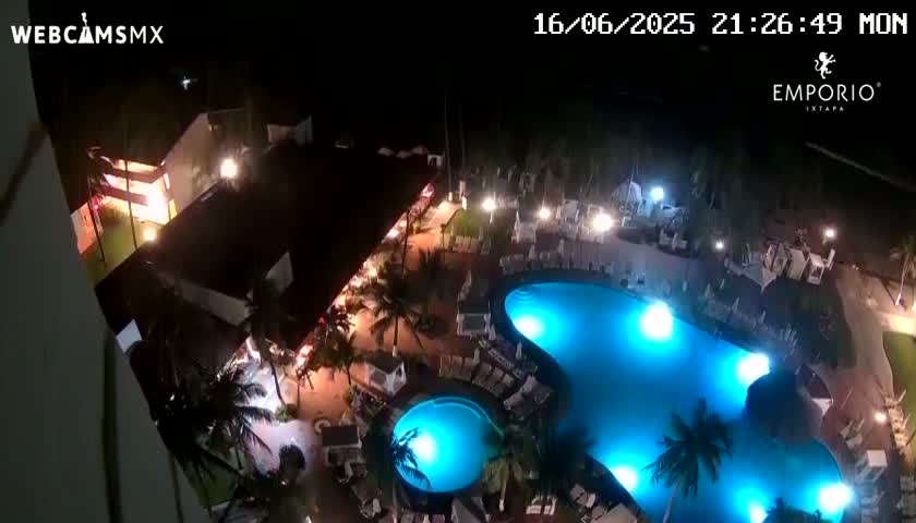 Ixtapa Zihuatanejo, Playa Thalia Beach live Cam - Zihuatanejo de Azueta, Guerrero, Mexico