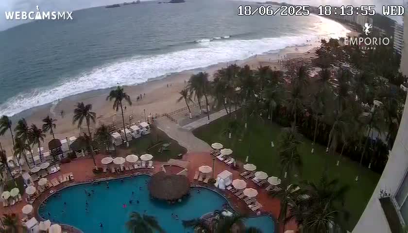 Ixtapa Zihuatanejo, Playa Thalia Beach live Cam - Zihuatanejo de Azueta, Guerrero, Mexico