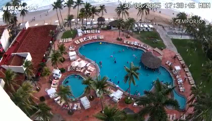 Ixtapa Zihuatanejo, Playa Thalia Beach live Cam - Zihuatanejo de Azueta, Guerrero, Mexico
