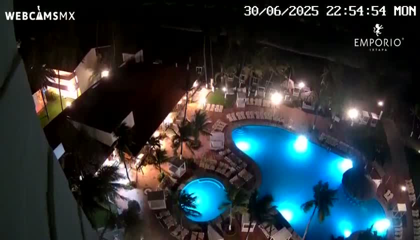 Ixtapa Zihuatanejo, Playa Thalia Beach live Cam - Zihuatanejo de Azueta, Guerrero, Mexico