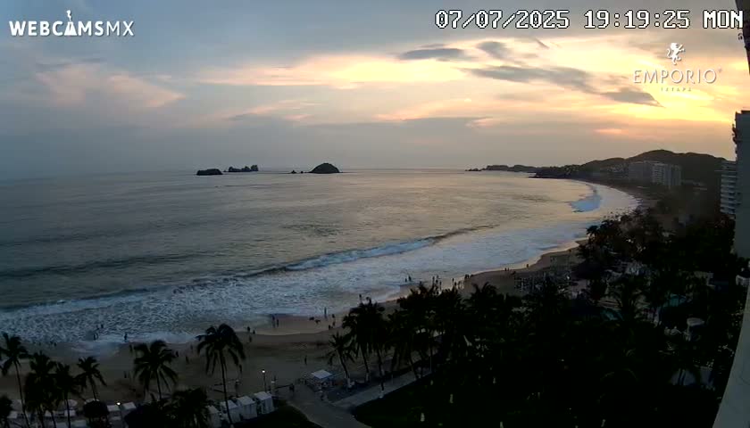 Ixtapa Zihuatanejo, Playa Thalia Beach live Cam - Zihuatanejo de Azueta, Guerrero, Mexico