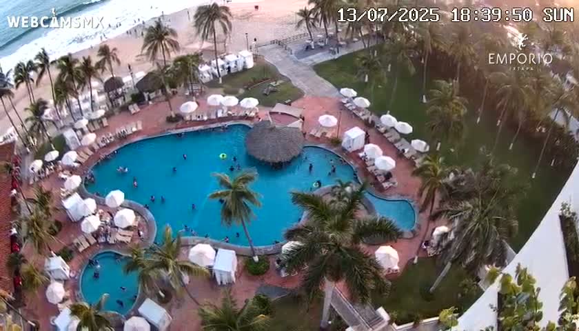 Ixtapa Zihuatanejo, Playa Thalia Beach live Cam - Zihuatanejo de Azueta, Guerrero, Mexico