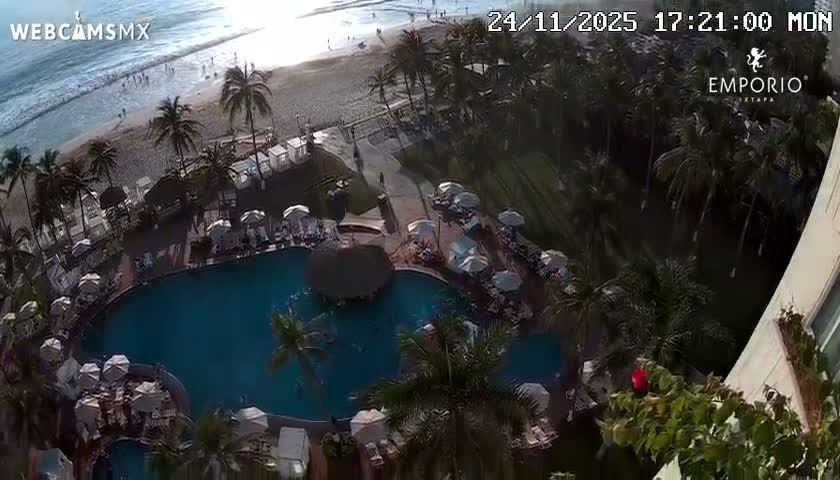 Ixtapa Zihuatanejo, Playa Thalia Beach live Cam - Zihuatanejo de Azueta, Guerrero, Mexico