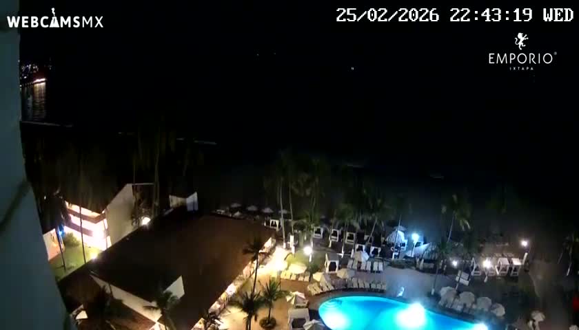 Ixtapa Zihuatanejo, Playa Thalia Beach live Cam - Zihuatanejo de Azueta, Guerrero, Mexico
