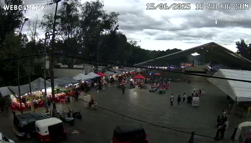 Iztapalapa, Plaza Cuitlahuac Square Live Cam - Iztapalapa, Ciudad de Mexico, Mexico