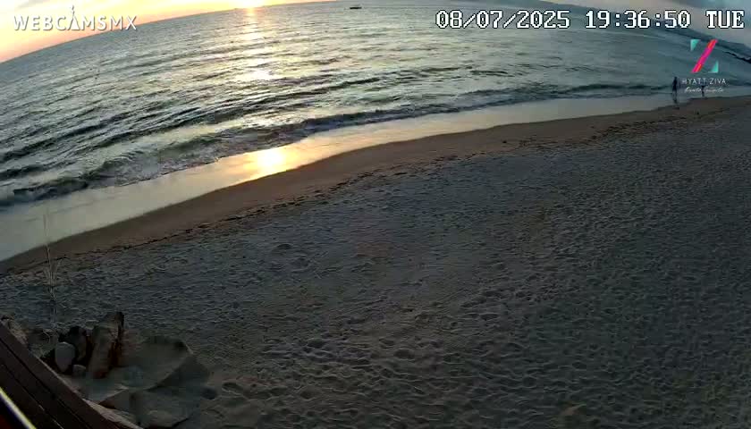 Hyatt Ziva, Playa Les Escates Beach Live Cam - Puerto Vallarta, Jalisco, Mexico