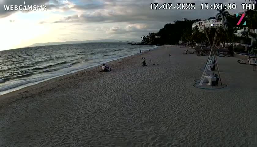 Hyatt Ziva, Playa Les Escates Beach Live Cam - Puerto Vallarta, Jalisco, Mexico