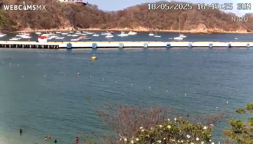 La Crucecita, Bahia Santa Cruz Huatulco Beach Live Cam - Santa Maria Huatulco, Oaxaca, Mexico
