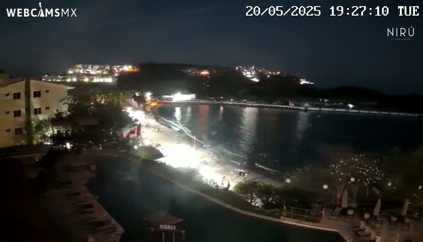 La Crucecita, Bahia Santa Cruz Huatulco Beach Live Cam - Santa Maria Huatulco, Oaxaca, Mexico