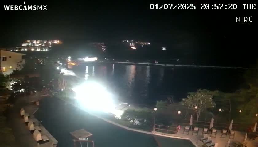 La Crucecita, Bahia Santa Cruz Huatulco Beach Live Cam - Santa Maria Huatulco, Oaxaca, Mexico