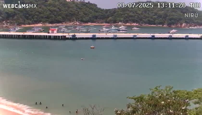 La Crucecita, Bahia Santa Cruz Huatulco Beach Live Cam - Santa Maria Huatulco, Oaxaca, Mexico