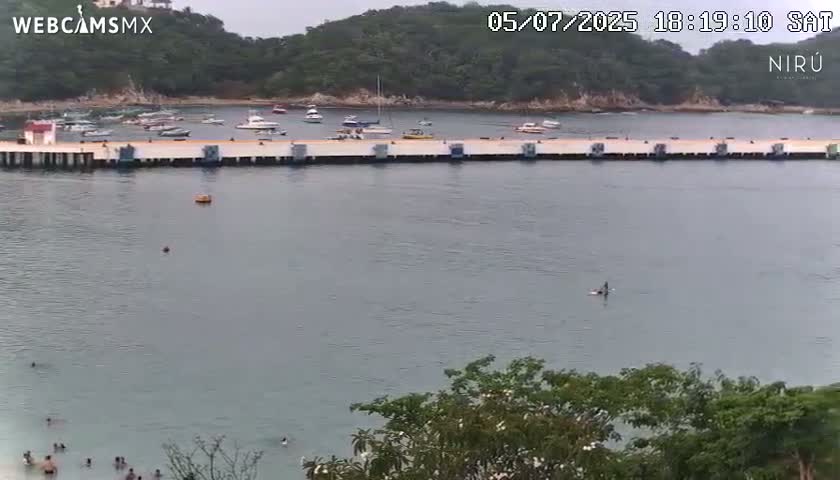 La Crucecita, Bahia Santa Cruz Huatulco Beach Live Cam - Santa Maria Huatulco, Oaxaca, Mexico