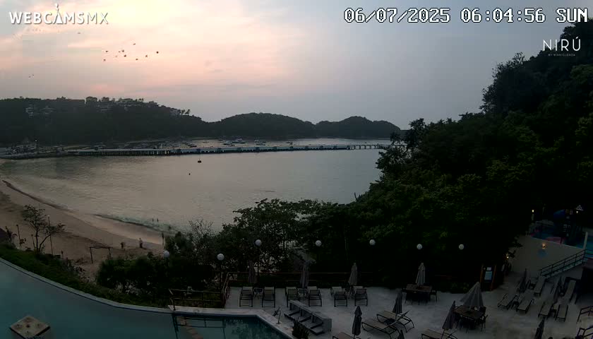 La Crucecita, Bahia Santa Cruz Huatulco Beach Live Cam - Santa Maria Huatulco, Oaxaca, Mexico