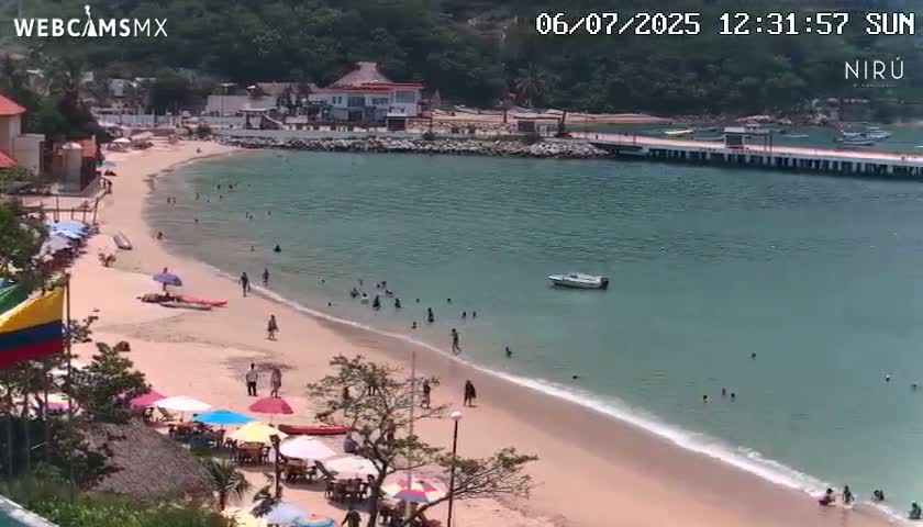 La Crucecita, Bahia Santa Cruz Huatulco Beach Live Cam - Santa Maria Huatulco, Oaxaca, Mexico